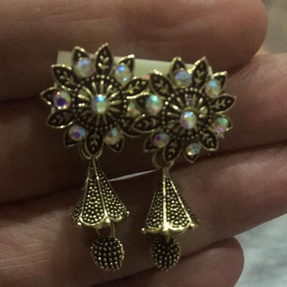 NWT: HANDCRAFTED Traditional Royal Bling Bollywood Earrings Gold Tone - Picture 8 of 9